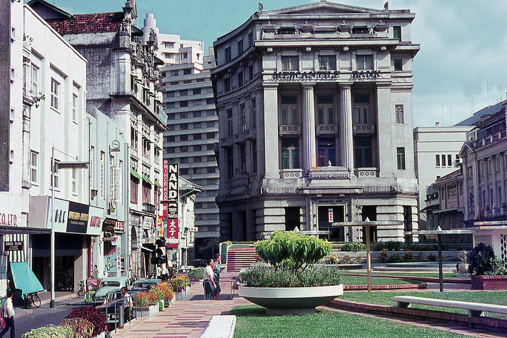 Tòa nhà ngân hàng Mercantile ở khu Raffles Place. Ảnh: David Ayres