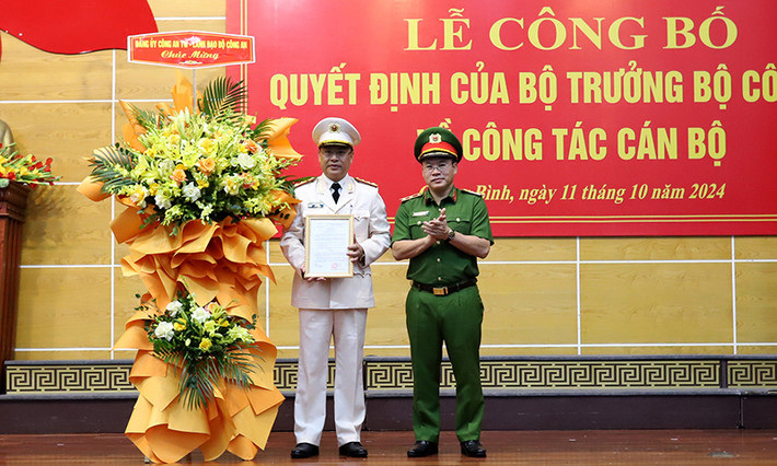 Tại buổi lễ, đại diện lãnh đạo Cục Tổ chức cán bộ, Bộ Công an công bố quyết định của Bộ trưởng về việc điều động Đại tá Nguyễn Thanh Liêm, Giám đốc Công an tỉnh Đắk Nông đến nhận công tác và giữ chức vụ Giám đốc Công an tỉnh Quảng Bình.