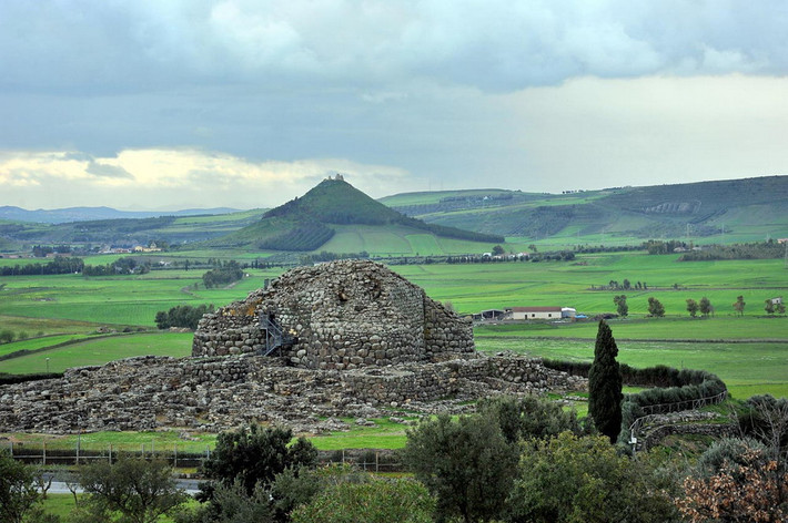 Đây là di tích khảo cổ quan trọng bậc nhất về nuraghe - dạng công trình kiến trúc cổ bằng đá lớn có dạng hình nón cụt phổ biến ở khu vực Địa Trung Hải thời Cổ đại.