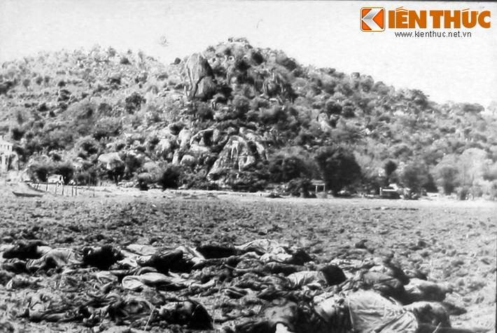 Trẻ em bị Khmer Đỏ thảm sát dưới chân núi tượng.