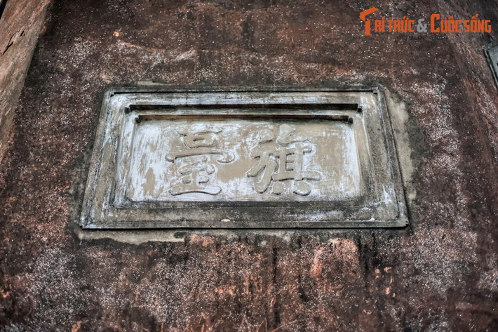 Được xây dựng từ năm 1805 - 1812 dưới thời vua Gia Long, cột cờ có tên gọi chính thức là Kỳ đài, nằm trên phần đất phía Nam của Hoàng thành Thăng Long.
