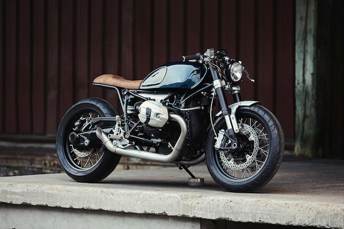 Là một mẫu xe mang phong cách hoài cổ, BMW R nine T thường được lựa chọn cho các bản độ khác nhau. Mặc dù vậy, những chi tiết nhựa gốc trên thân xe cũng đã phần nào che đi mất vẻ đẹp của mẫu xe này.