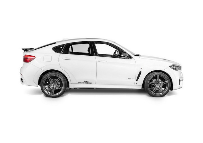 Ở hai bên thân xe, AC Schnitzer đã trang bị cho X6 mộ mâm 22 inch 5 cánh kép theo phong cách của hãng.