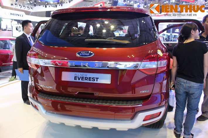 Mức giá này đã gây bất ngờ lớn cho nhiều khách hàng tại Việt Nam đang có ý định mua Ford Everest 2016, do thế hệ trước của chiếc xe chỉ có giá chưa đầy 1 tỷ đồng. Nên với mẫu xe mới này, họ có thể phải cân nhắc.