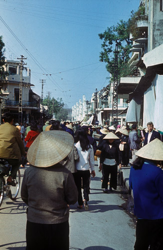 Trên phố Hàng Đường.