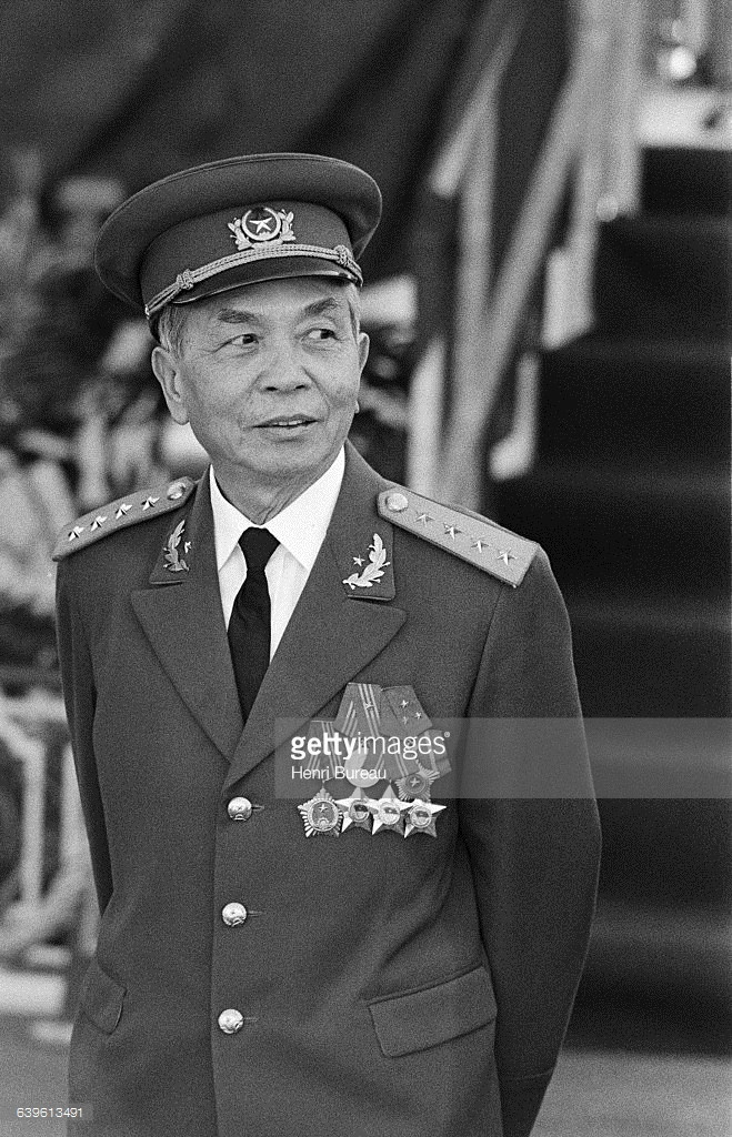 Đại tướng Võ Nguyên Giáp tại thủ đô Algiers của Algeria ngày 19/3/1987, nhân kỷ niệm 25 năm thắng lợi của cuộc cách mạng Algeria.