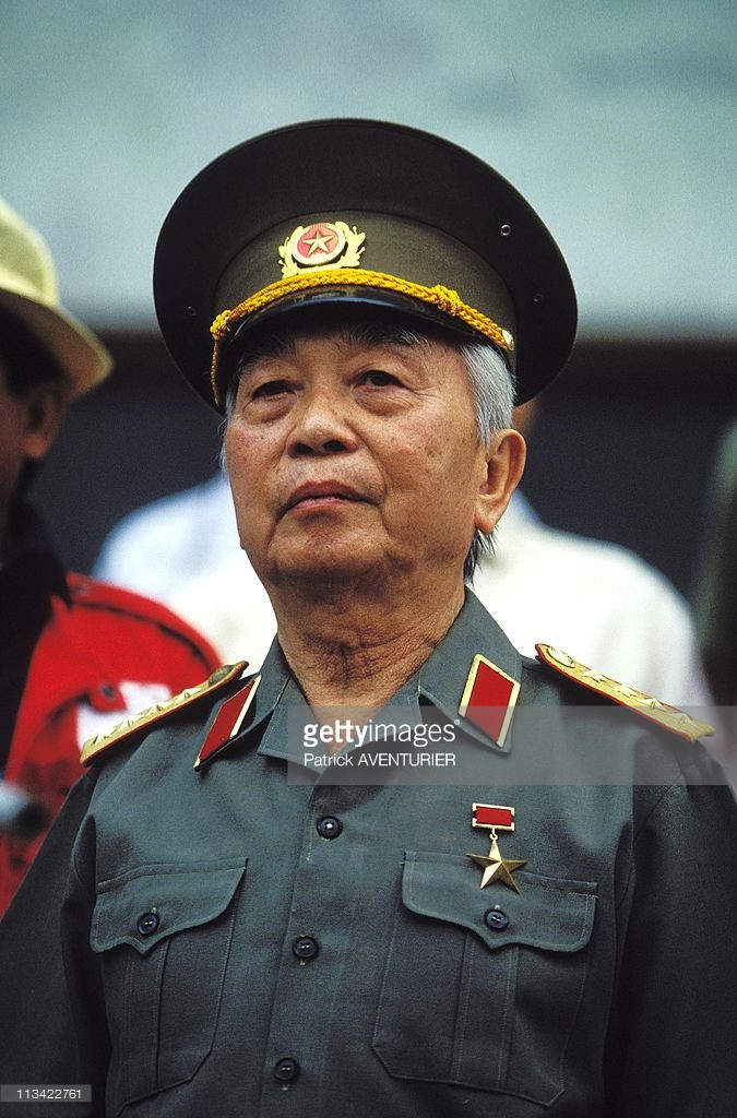 Đại tướng trong lễ kỷ niệm 40 năm chiến thắng Điện Biên Phủ, 7/5/1994.