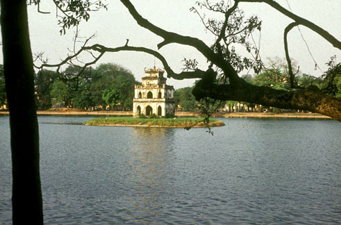 Hồ Hoàn Kiếm.