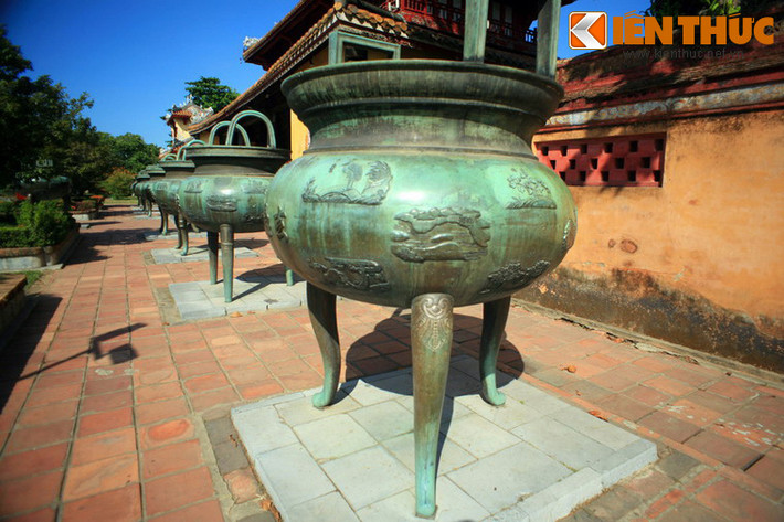 Với 162 hình chạm khắc, có thể ví Cửu Đỉnh như một bộ "Dư địa chí", bộ bách khoa thư về nước Việt Nam đầu thế kỷ 19 được trình bày bằng phương pháp tạo hình.