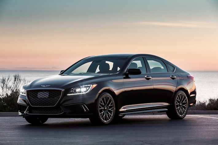 Sau khi được đổi tên từ Hyundai Genesis Sedan thành Genesis G80, thương hiệu xe sang của Hyundai đang muốn mở rộng dòng sản phẩm G80 ra nhiều phiên bản hơn nữa. Trong đó phiên bản thể thao mới nhất Genesis G80 Sport được coi là "đối trọng" của hãng với Mercedes-AMG E43.