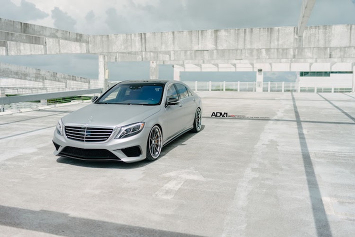 Hiện tại, dòng xe cao cấp nhất của Mercedes là S-Class đang có tới phiên bản thể thao khác nhau. Trong số 2 phiên bản này, Mercedes-AMG S65 là bản cao cấp nhất, thấp hơn một chút là bản Mercedes-AMG S63.