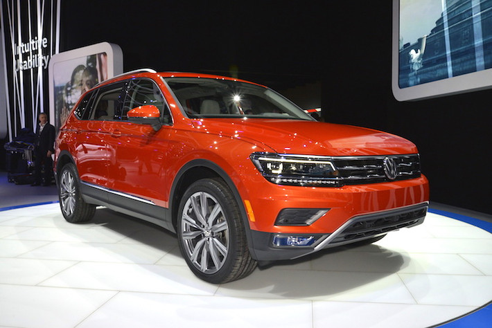 Dựa trên cơ sở Tiguan thế hệ mới, Tiguan phiên bản Mỹ cũng có kiểu dáng tương tự. Chiếc xe không chỉ sang trọng mà còn thể thao hơn, nhờ có những chi tiết thiết kế "lượm lặt" từ mẫu concept Cross Coupe GTE trước đây.