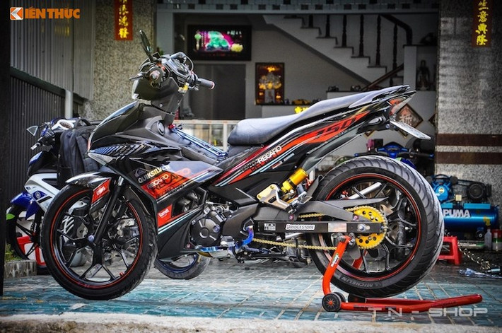 Kể từ khi thay thế cho "đàn anh" Exciter 135, Yamaha Exciter 150 đã được hàng ngàn biker tại Việt Nam độ lại theo nhiều phong cách khác nhau. Chiếc Exciter này đã được một người chơi xe tại miền Tây độ lại theo phong cách kiểng với hàng loạt đồ chơi "khủng" được phối ghép thông minh.