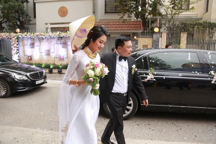 Vào ngày 9/1/2017, lễ ăn hỏi hoa hậu Thu Ngân và doanh nhân Doãn Văn Phương đã được tổ chức, với đoàn xe đưa dâu "khủng" gồm nhiều siêu xe và xe sang nổi tiếng, tổng trị giá ước tính trăm tỷ đồng.