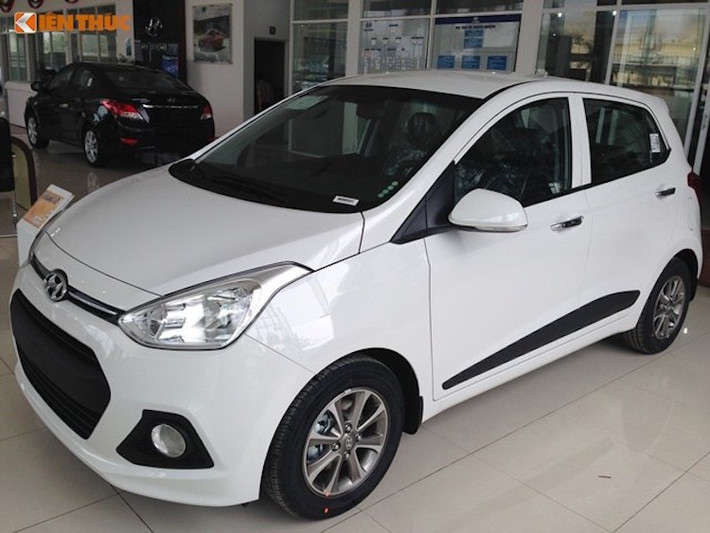 Trong "bộ 3" xe hạng A này tại Việt Nam, chỉ có duy nhất Hyundai Grand i10 thuộc thế hệ mới nhất, giống như phiên bản đang được bán trên Thế giới. Cùng với Morning, Grand i10 đang là 1 trong 2 mẫu xe cỡ nhỏ bán chạy nhất Việt Nam. Kể từ năm 2014 tới 2016, đã có tổng cộng 50.000 chiếc i10 được bán ra tại Việt Nam. Tính riêng năm 2016, tổng doanh số của Grand i10 là hơn 20.000 chiếc.