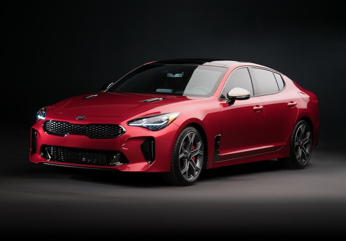 Vào năm 2011, Kia đã từng gây ấn tượng với một mẫu xe coupe 4 cửa ý tưởng mang tên gọi GT. Tuy nhiên, không ai vào lúc đó có thể ngờ rằng 6 năm sau, mẫu xe concept này đã được Kia "hiện thực hóa" và đưa ra thị trường dưới tên gọi Kia Stinger GT mới, hướng tới phân khúc của những chiếc sedan cao cấp hạng D từ Đức như BMW 4 Series Gran Coupe, 3 Series, Mercedes C-Class...