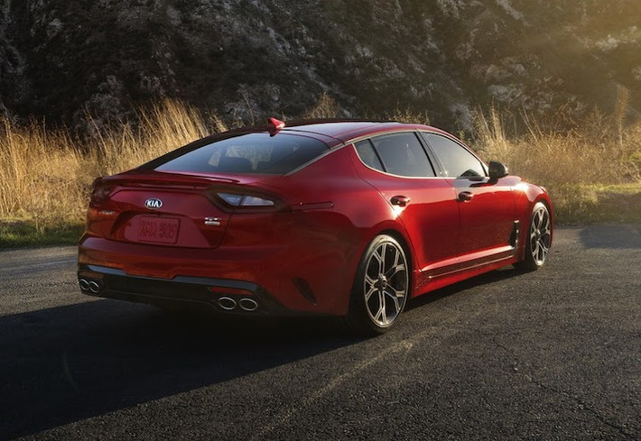 Vừa chính thức "trình làng" tại triển lãm ôtô Bắc Mỹ 2017, Kia Stinger GT hiện chưa có giá chính thức. Tuy nhiên chiếc xe sẽ bắt đầu được bán ra tại Mỹ vào mùa hè này.