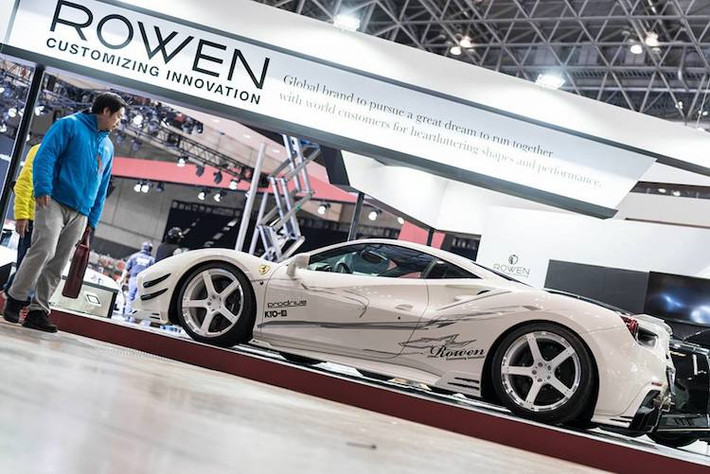 Dù không gây ấn tượng bởi độ "khủng" giống như những bản độ widebody khác, nhưng gói độ của hãng Rowan đã khiến chiếc siêu xe 488 GTB độ có ngoại hình thể thao hơn mà không mất đi sự thanh lịch, tinh tế vốn có của siêu xe châu Âu.