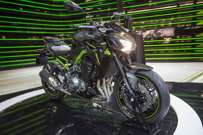 Trong khi phân khúc naked bike từ 1000 cc trở lên không ngừng được nâng cấp về cả công nghệ lẫn sức mạnh thì những dòng xe khoảng 800 cc lại không nhận được nhiều sự quan tâm. Với mẫu môtô Kawasaki Z900 hoàn toàn mới, Kawasaki muốn thay đổi "định kiến" đó.
