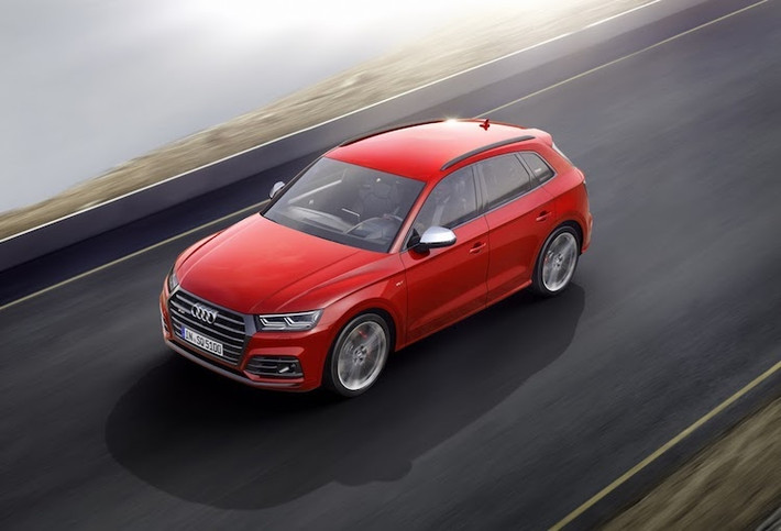 Giá bán của SQ5 thế hệ mới chưa được Audi công bố, tuy nhiên chắc chắn chiếc xe sẽ chỉ nằm trong khoảng 52.000 USD như thế hệ cũ (tương đương 1,17 tỷ đồng). Đối thủ chính của chiếc xe sẽ là Mercedes-AMG GLC 43 AMG.