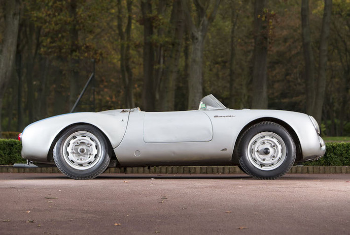 Điểm đặc biệt của 550 RS Spyder đó là chúng cực kỳ linh hoạt, khi chủ nhân có thể đem tới các giải đua sau đó lái chúng một cách bình thường về nhà. Thành công của 550 RS Spyder có được phần lớn là nhờ vào kiểu dáng nhỏ gọn với thân xe cực thấp, có hệ số cản khí động học nhỏ và tổng trọng lượng ướt chỉ 900 kg.