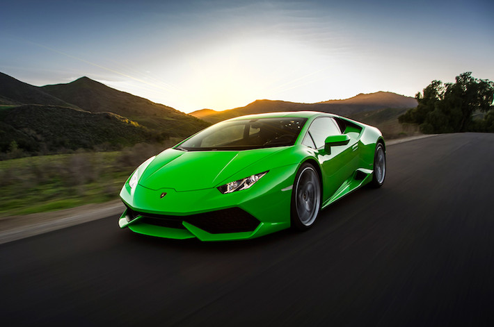 Không chỉ có Aventador, dòng siêu xe còn lại của Lamborghini là Huracan cũng hoàn toàn sử dụng động cơ V10 5.2l nạp khí tự nhiên. Sắp tới, Lamborghini sẽ tung ra dòng SUV Urus có phiên bản V8 tăng áp kép, và nó sẽ là mẫu xe Lamborghini hiện đại duy nhất dùng động cơ nạp khí cưỡng bức.