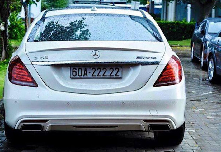 Biển số ngũ quý 2 cực đẹp trên một chiếc Mercedes S400L hạng sang, nhưng đã được chủ nhân "nâng đời" phiên bản thể thao S63 AMG.
