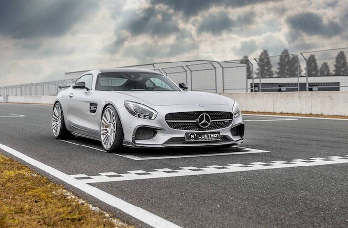 Hiện tại, dòng siêu xe Mercedes-AMG GT đã có phiên bản nâng cấp giữa vòng đời từ Mercedes nhưng từ khi chiếc xe ra mắt lần đầu, các hãng độ lớn đã liên tục "xắn tay áo" để khiến siêu xe này trở nên hoàn hảo hơn.
