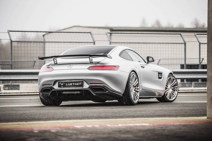Nhờ có gói độ của hãng Luethen từ Đức, siêu xe Mercedes-AMG GT đã tới gần hơn với xe đua thực thụ do có gói bodykit và động cơ mạnh mẽ hơn.