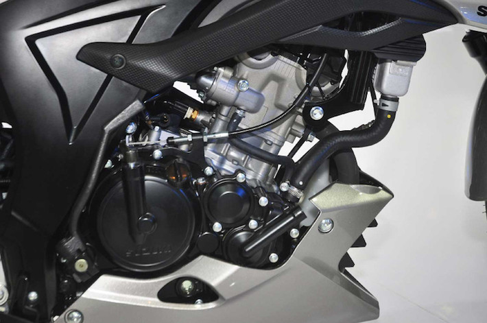 Cung cấp sức mạnh cho xe là khối động cơ xi-lanh đơn DOHC phun xăng điện tử, làm mát bằng nước với dung tích 150 cc có công suất lên tới 18 mã lực và mô-men xoắn 13,8 Nm tương tự như Raider 150 Fi. Thay đổi mang tính quyết định tới công suất lớn hơn của động cơ đó là hệ thống phun xăng điện tử 2 vòi phun và ECU điều khiển riêng biệt mà Suzuki đã trang bị cho xe.