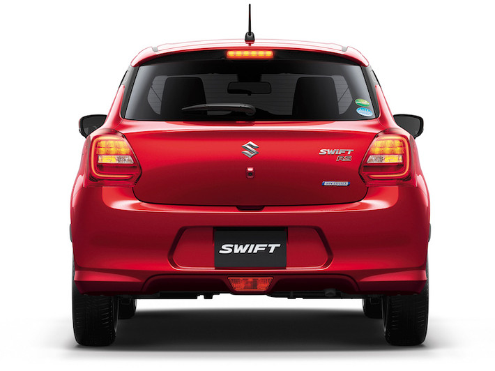 Theo hãng xe Suzuki, các phiên bản hybrid sẽ có mức tiêu thụ chỉ 27,4 km/l với hệ dẫn động cầu trước và 25,4 km/l với hệ dẫn động 4 bánh. Trong khi đó các bản không hybrid CVT cầu trước có mức tiêu thụ 24 km/l. Nhờ sử dụng khung sàn Heartect mới nên mỗi chiếc Swift đã giảm từ 30-160 kg so với thế hệ trước, đạt trọng lượng từ 840 tới 970 kg tùy từng phiên bản.