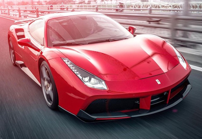 Dù Novitec Rosso có đưa ra cả gói độ công suất cho chiếc 488 GTB, tuy nhiên đại gia Đà Nẵng đã không lựa chọn gói độ này. Ferrari 488 GTB nguyên bản sử dụng động cơ V8, tăng áp kép, dung tích 3,9 lít, sản sinh công suất tối đa 661 mã lực tại vòng tua máy 8.000 vòng/phút và mô-men xoắn cực đại 760 Nm tại 3.000 vòng/phút.