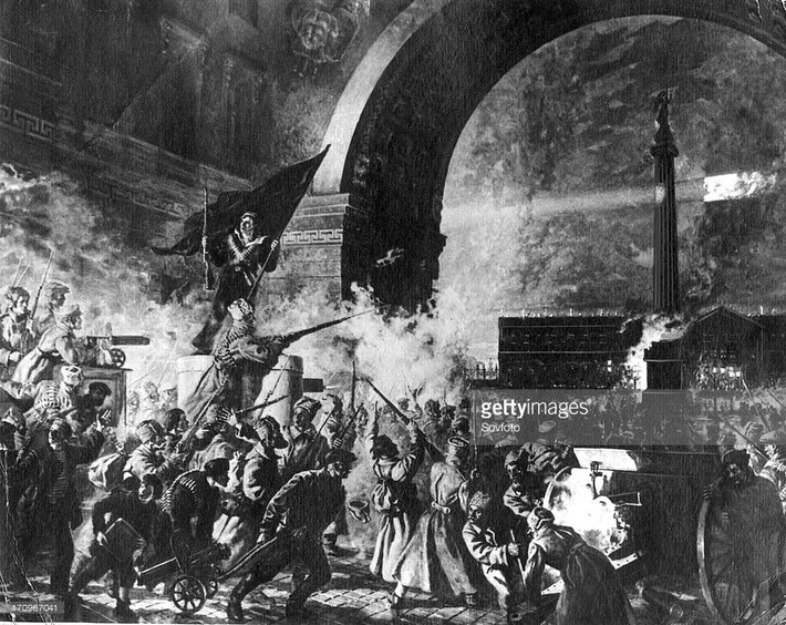 Bức tranh tái hiện thời khắc lực lượng Bolshevik chiếm Cung điện Mùa Đông. Ảnh: Getty.