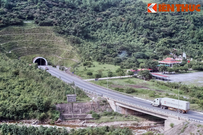 Đến đầu những năm 2000, sau khi hầm đường bộ đèo Ngang hoàn thành, một giai đoạn lịch sử của con đèo dường như đã khép lại.