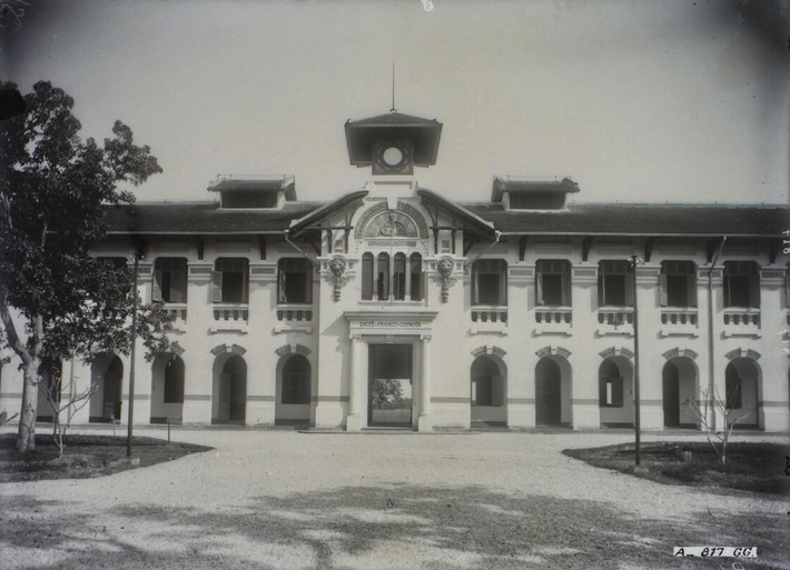 Trung học Pháp - Hoa, được xây dựng từ năm 1908, nay là trường Đại học Sài Gòn. Ảnh tư liệu.