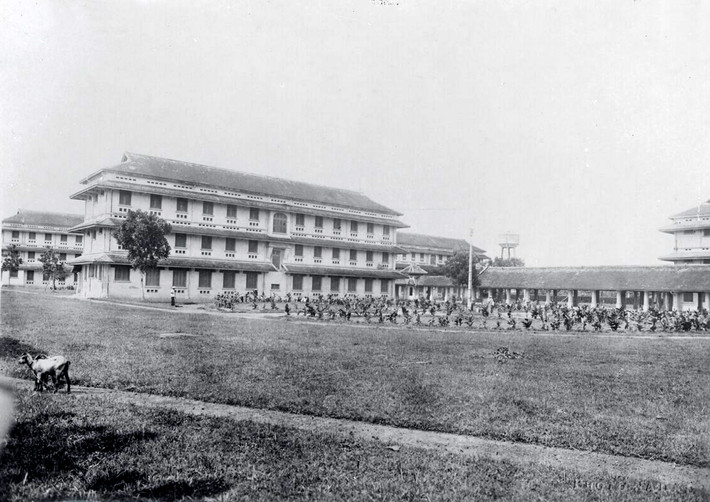 Sân trong trường Petrus Ký. Ảnh tư liệu.