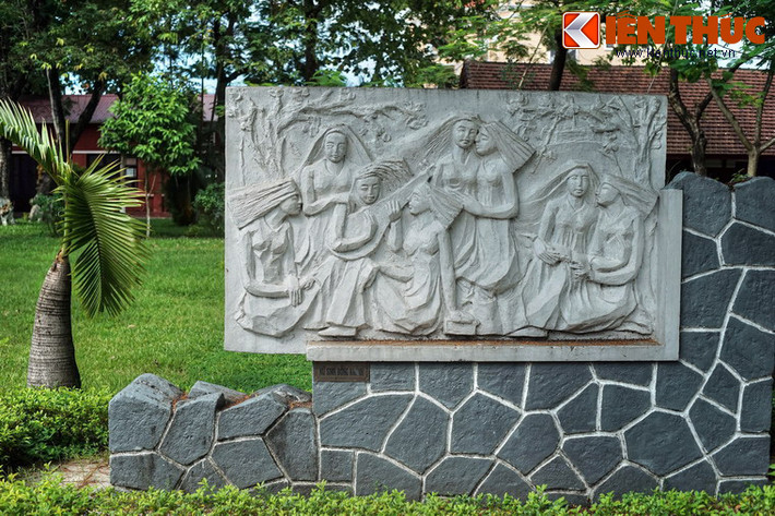 Ngày nay, trường Đồng Khánh - Hai Bà Trưng vẫn là một ngôi trường lớn, địa chỉ giáo dục có uy tín tại Huế. Trung bình hàng năm, trường có trên 40 lớp học, đảm nhận giảng dạy cho hơn 2.000 học sinh cấp trung học của thành phố Huế.