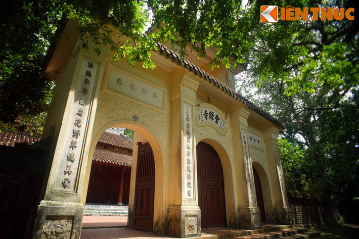 Nằm trên núi Túy Vân, cạnh cửa biển Tư Hiền, (xã Vinh Hiền, huyện Phú Lộc, tỉnh Thừa Thiên - Huế), chùa Thánh Duyên hay còn gọi là chùa Túy Vân là một ngôi Quốc tự nổi tiếng của xứ Huế xưa.