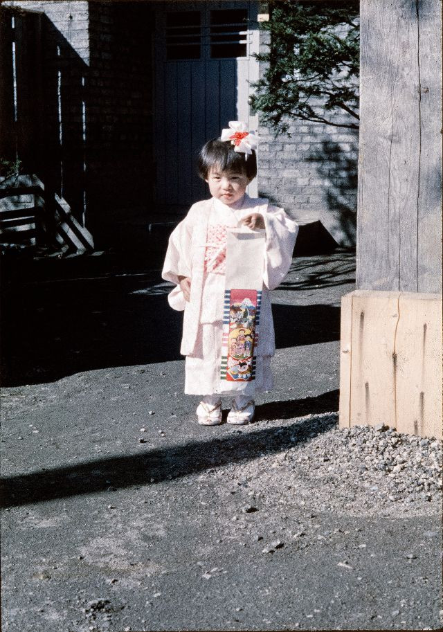 Bé gái trong trang phục lễ hội. Ảnh: Vintage Japan-esque.