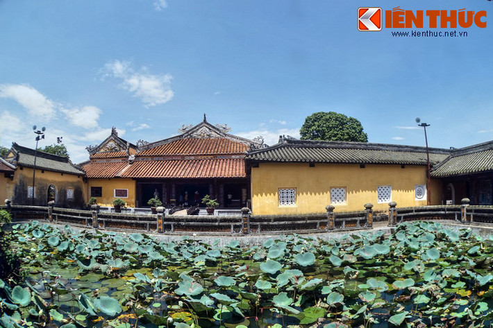 Nằm ở phía tây Tử Cấm Thành Huế, cung Diên Thọ là một hệ thống kiến trúc cung điện được sử dụng làm nơi ở của các Hoàng thái hậu hoặc Thái hoàng thái hậu triều Nguyễn.