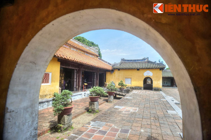 Trải qua nhiều lần tu sửa, cung Diên Thọ ngày nay rộng khoảng 17.500m2, có khoảng 20 công trình kiến trúc lớn nhỏ lớn nhau.