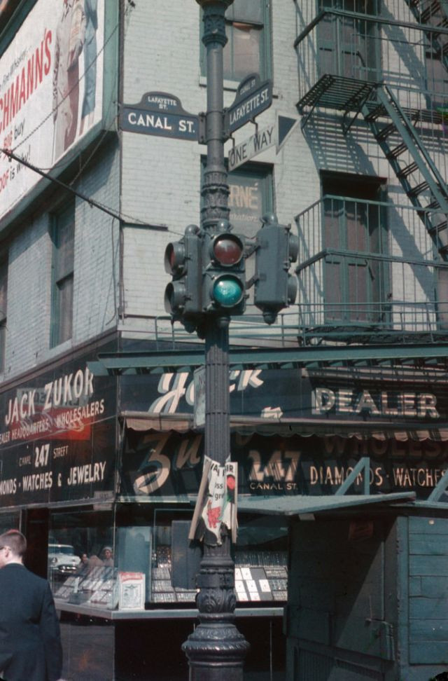 Cửa hàng số 247 phố Canal, Manhattan. Ảnh: Vintag.es.