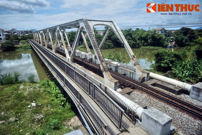 Cầu Dã Viên nối cồn Dã Viên với bờ Nam sông Hương thuộc phường Phường Đúc, gần ga Huế, dài 102,7 m.