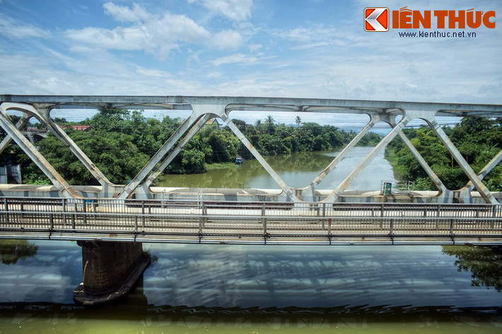 Một dự án cải tạo quy mô cầu Bạch Hổ do Nhật Bản tài trợ và được chính phủ Việt Nam phê duyệt, bắt đầu triển khai thực hiện từ năm 1998, hoàn thành năm 2000.