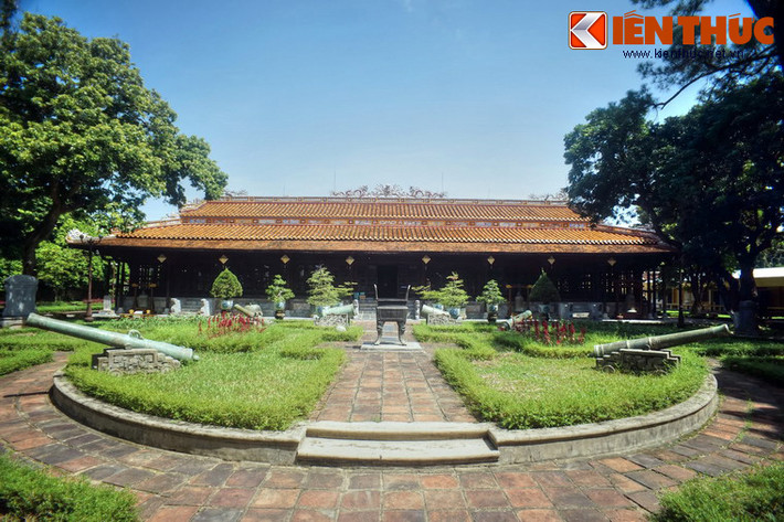 Tọa lạc tại số 3 Lê Trực, cạnh góc Đông Nam Hoàng thành Huế, Bảo tàng Mỹ thuật Cung đình Huế chính là điện Long An, một cung điện tráng lệ của nhà Nguyễn xưa.