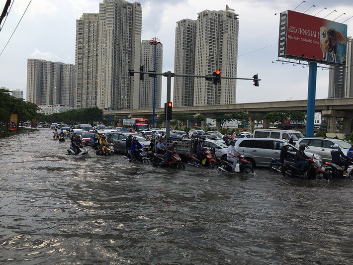 Bão đổ bộ vào Nam Bộ là điều khá hiếm hoi vì khu vực này ít chịu ảnh hưởng của bão lũ. Chính vì vậy, những cơn bão đổ bộ vào miền Nam thường được xếp vào cấp thảm họa vì diễn biến phức tạp và sức tàn phá khủng khiếp của nó. Ảnh: PLO