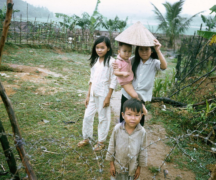 Những đứa trẻ ở xã Hà Thành.
