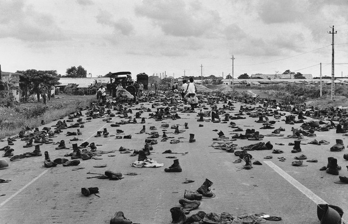 Tình cảnh tương tự xảy ra khi Sài Gòn được giải phóng ngày 30/4/1975. Hàng vạn binh lính ở nơi đây đã vứt bỏ cùng quân phục và tìm cách thoát khỏi thành phố.