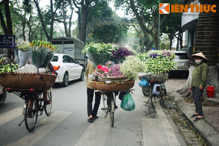 Ở phương Tây, hoa loa kèn được gọi là lily, gắn với một câu chuyện tình cảm động được lưu truyền qua nhiều thế kỷ.