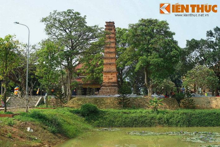 1. Tháp Bình Sơn (còn gọi là tháp Then, tháp chùa Vĩnh Khánh) nằm trong khuôn viên chùa Vĩnh Khánh ở thị trấn Tam Sơn, huyện Sông Lô, tỉnh Vĩnh Phúc, là ngọn bảo tháp cổ tiêu biểu cho kiến trúc chùa tháp thời Lý-Trần, đồng thời là ngọn tháp đất nung đời Trần cao nhất còn lại đến ngày nay.